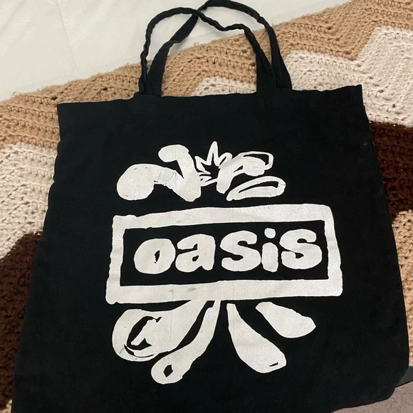 Oasis Black and White Graphic Tote - Picture 1 of 1
